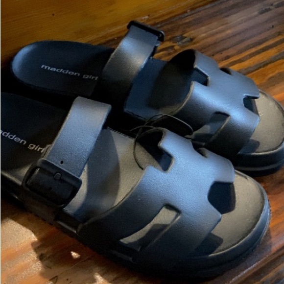 Madden Girl Slip On Sandals Black Eva Laguna. - Picture 4 of 9